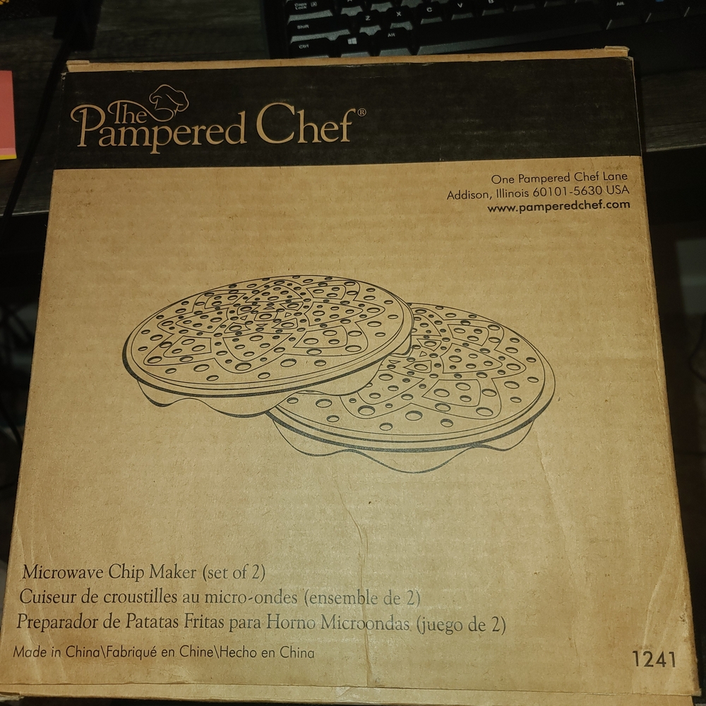 Pampered Chef Microwave Chip Maker Set - Cream